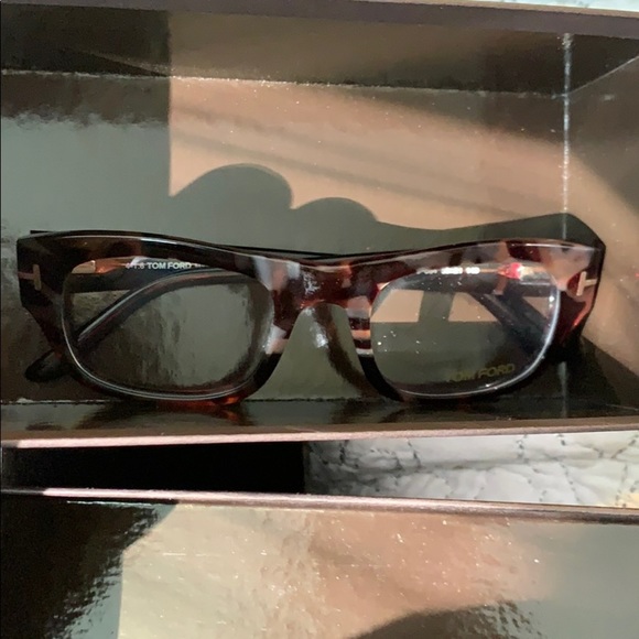 Tom ford lovely bold frame look